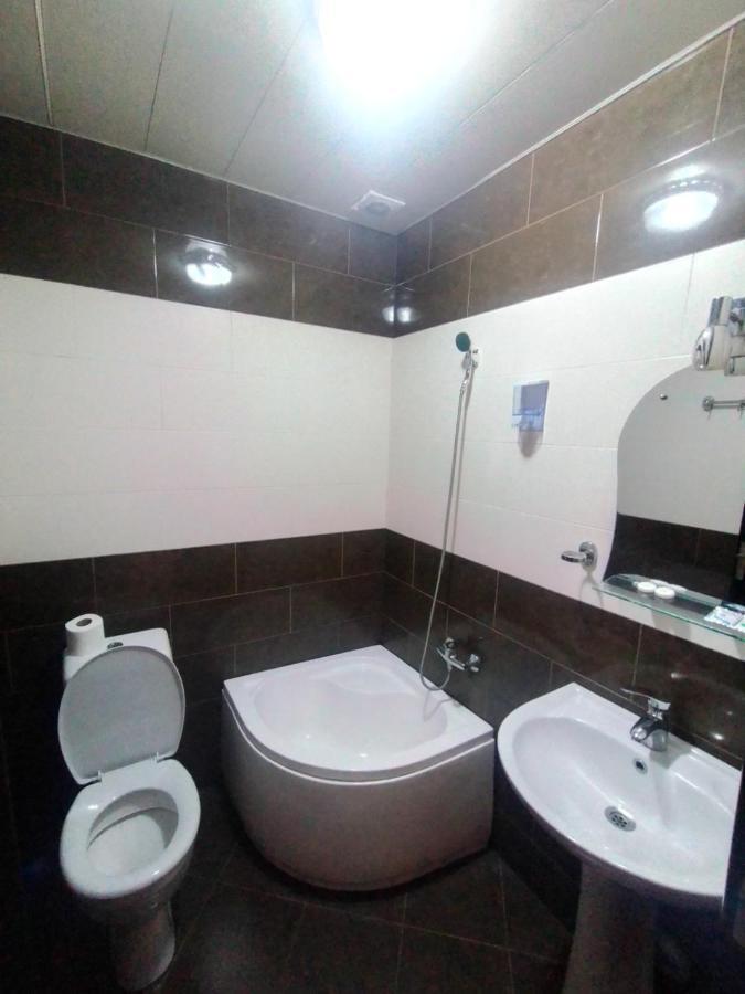 Hotel Vakhtanguri Батуми Екстериор снимка