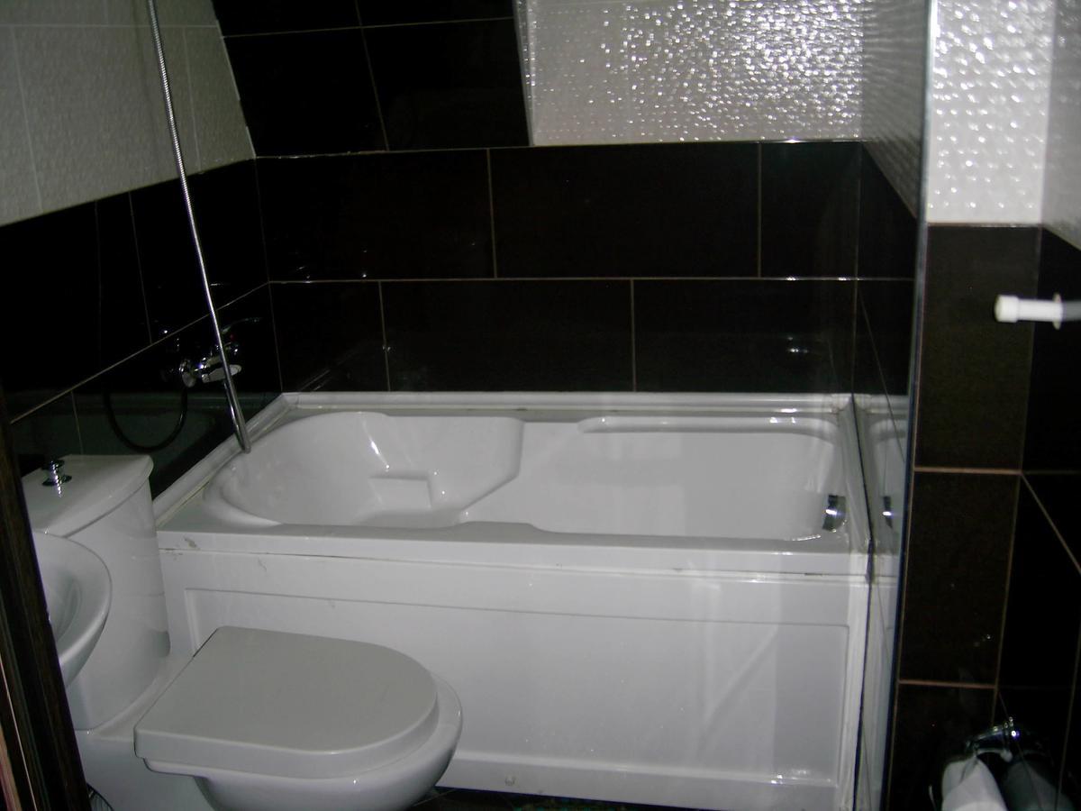 Hotel Vakhtanguri Батуми Екстериор снимка
