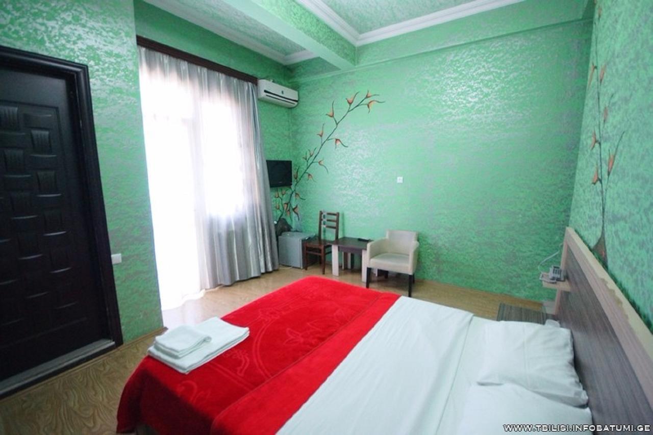 Hotel Vakhtanguri Батуми Екстериор снимка
